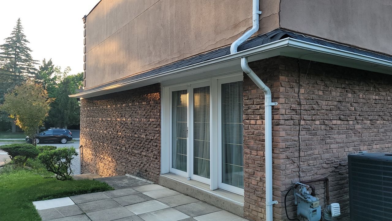 Aluminum Windows & Aluminum Siding Painting by Home Painters Toronto