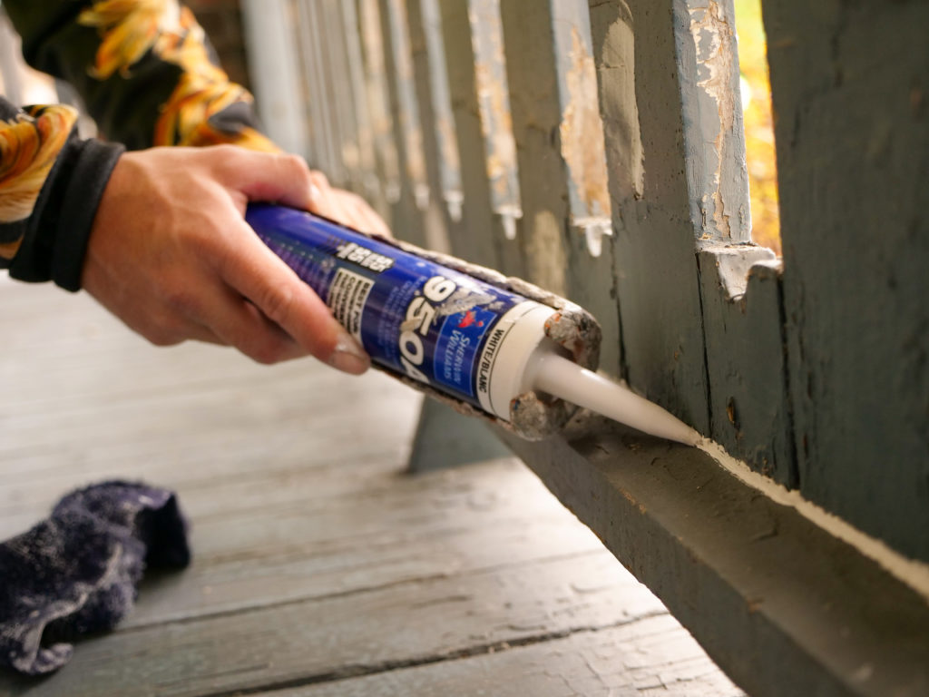 Painting caulking wood